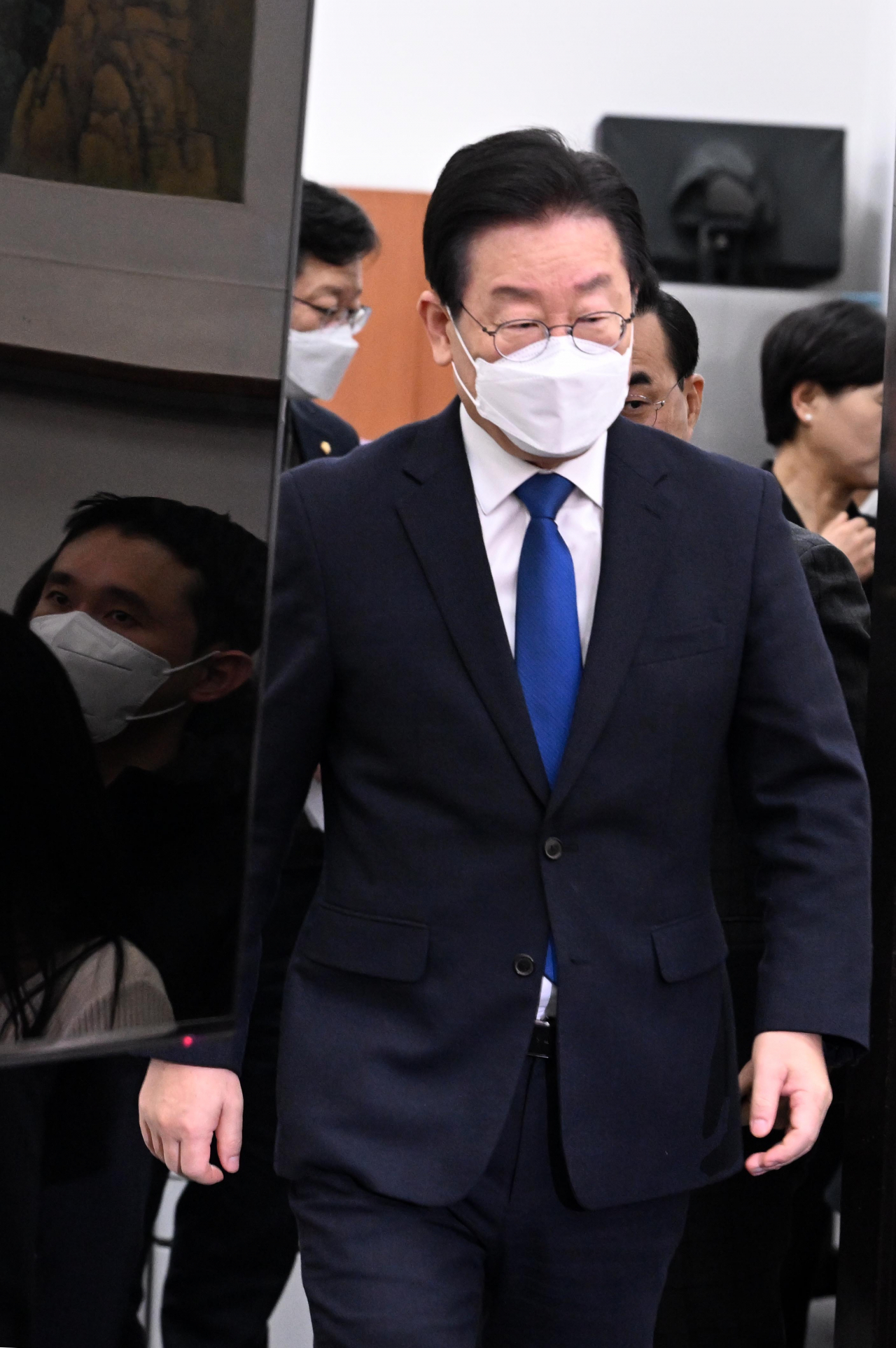 Rep. Lee Jae-myung, onetime presidential candidate and the leader of the main opposition Democratic Party of Korea, appears at a meeting of the party leadership on Thursday. (The Korea Herald)