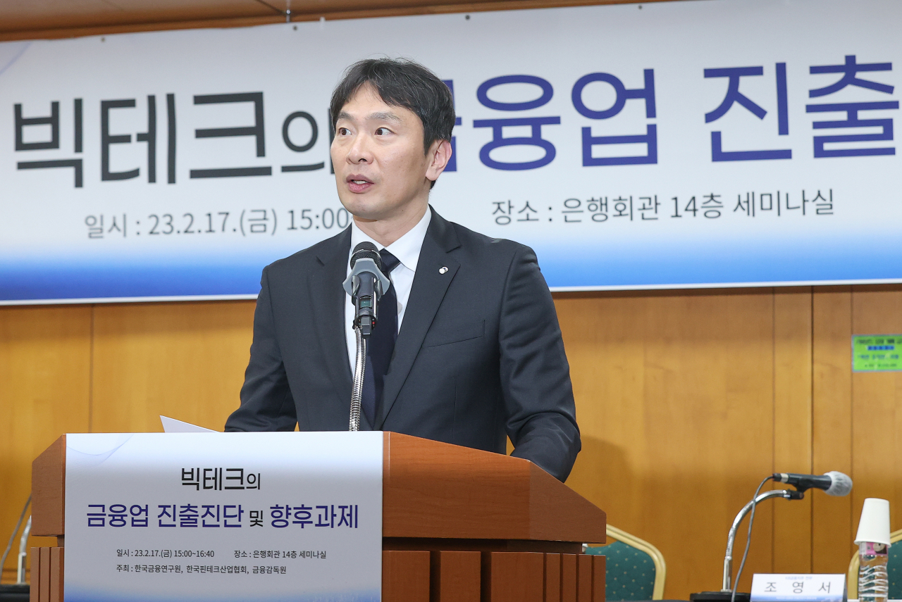 Lee Bok-hyun, chief of the Financial Supervisory Service, gives a congratulatory speech at the Diagnosis and Future Tasks of Big Tech's Financial Industry seminar held in Myeong-dong, Seoul, on Friday. (Yonhap)
