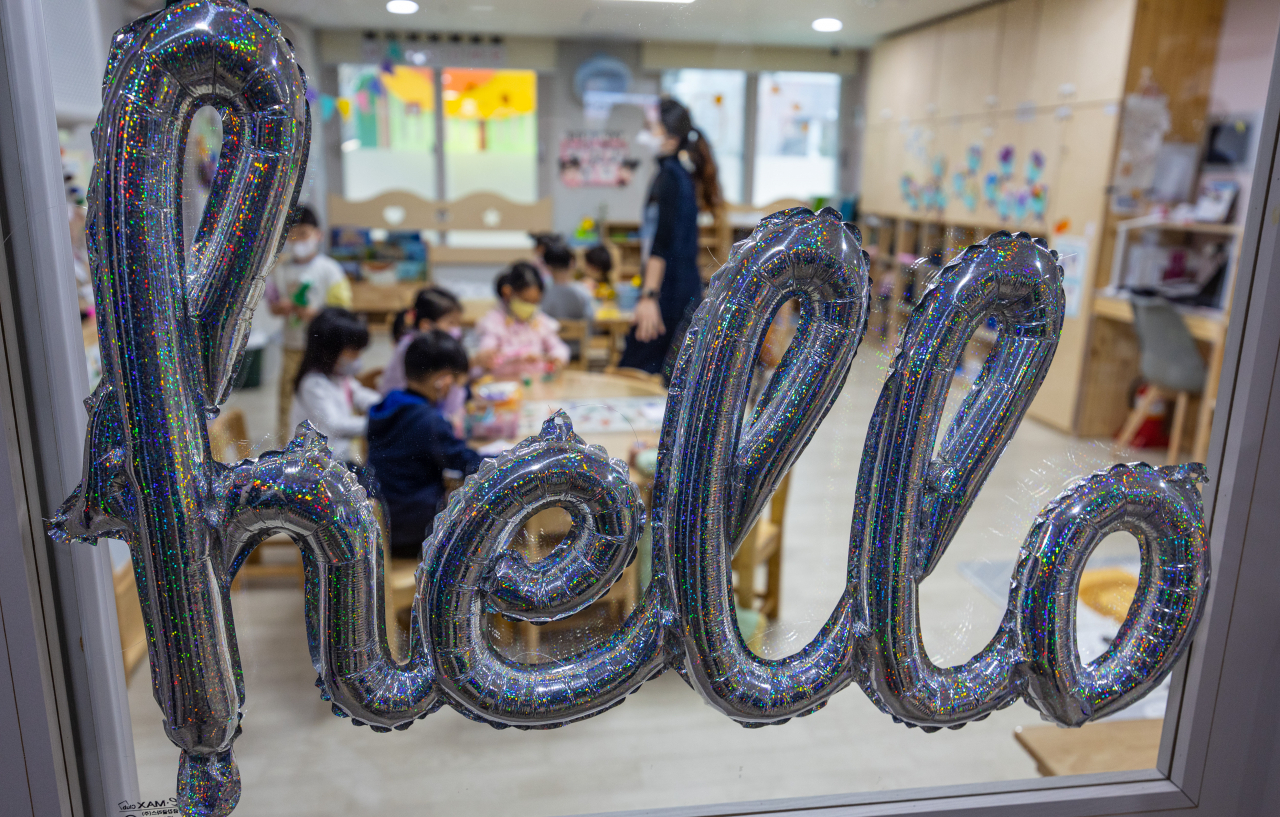 Children attend classes at a day care center in eastern Seoul, in this photo taken Feb. 6. (Yonhap)