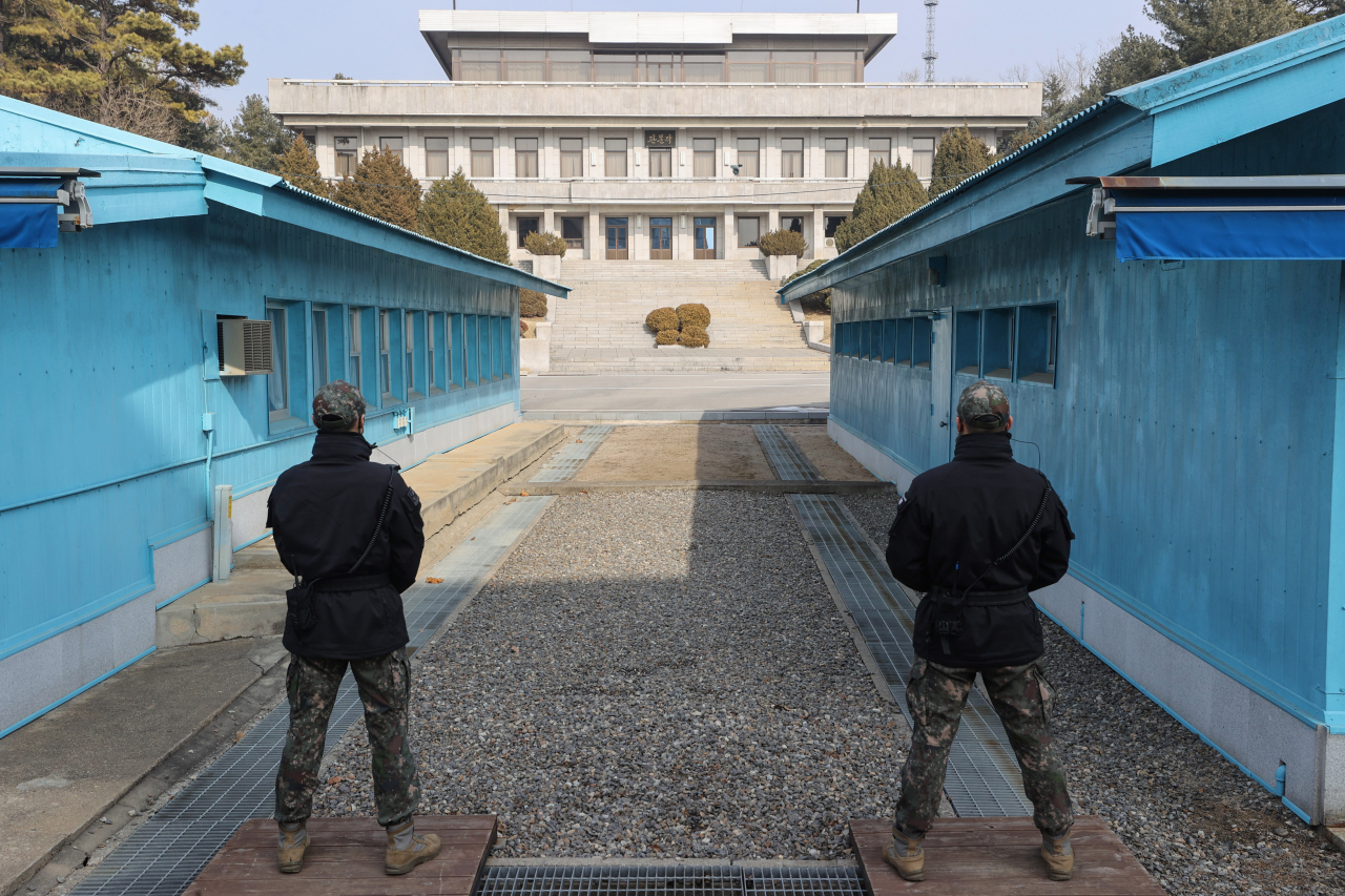 South Korean military personnel stand near conference buildings in the Joint Security Area at Panmunjom within the Demilitarized Zone, which separates the two Koreas, on Feb. 7, 2023. (Yonhap)