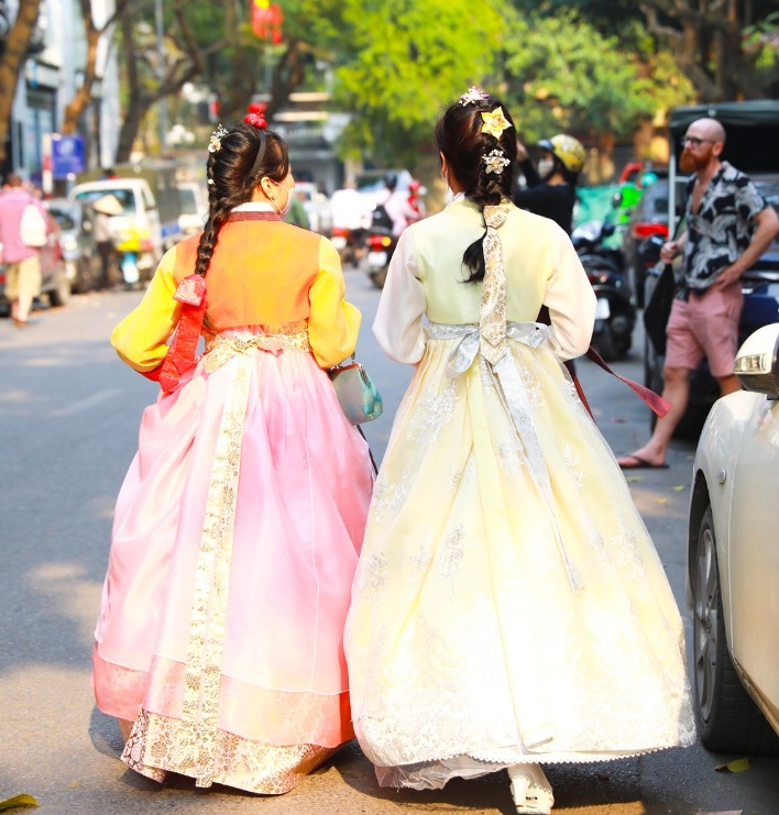 Two Vietnamese wearing hanbok walk around downtown Hanoi. (Courtesy of Cung)