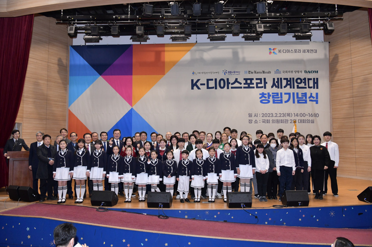 The launch event for the foundation is held at the National Assembly building Thursday. The event was attended by lawmakers, members of youth non-governmental organizations and The Korea Herald president Choi Jin-young. At the event, Ki Bo-bae, archer and Olympic gold medalist, and Park Ae-ri, Korean traditional Pansori singer, were appointed as the foundation’s ambassadors. (The Korea Herald)