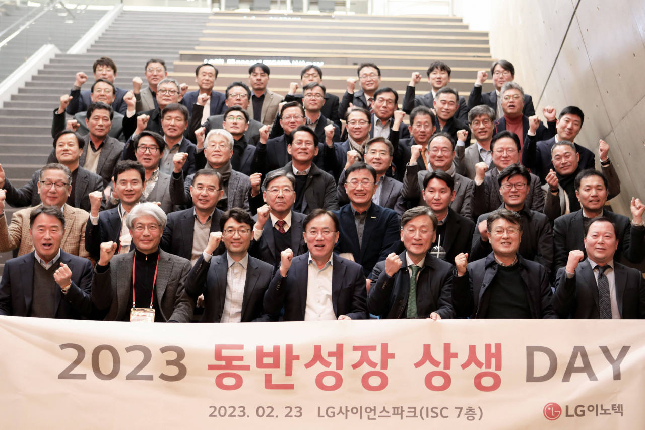 LG Innotek CEO Jeong Cheong-dol (front center) poses for a group photo with representatives of partner companies at the 2023 Shared Growth Win-Win Day event. (LG Innotek)