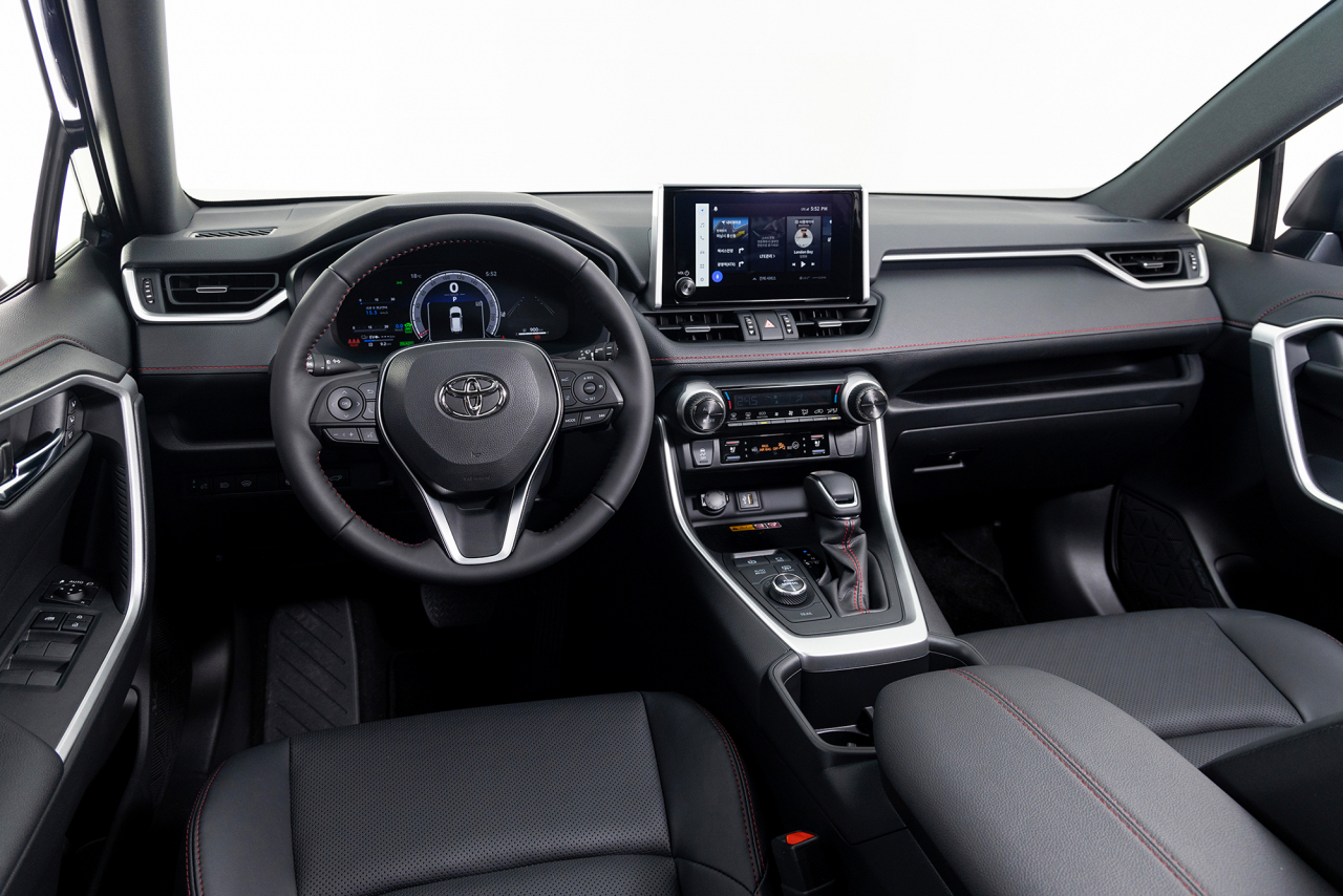 A view of the driver seat in Toyota RAV4 Plug-in Hybrid (Toyota Korea)