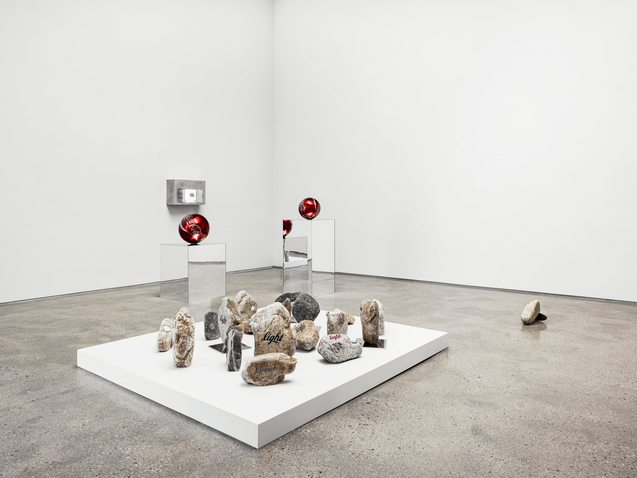 An installation view of “Wonwoo Lee: Your Beautiful Future” at PKM Gallery in Seoul (courtesy of the gallery)