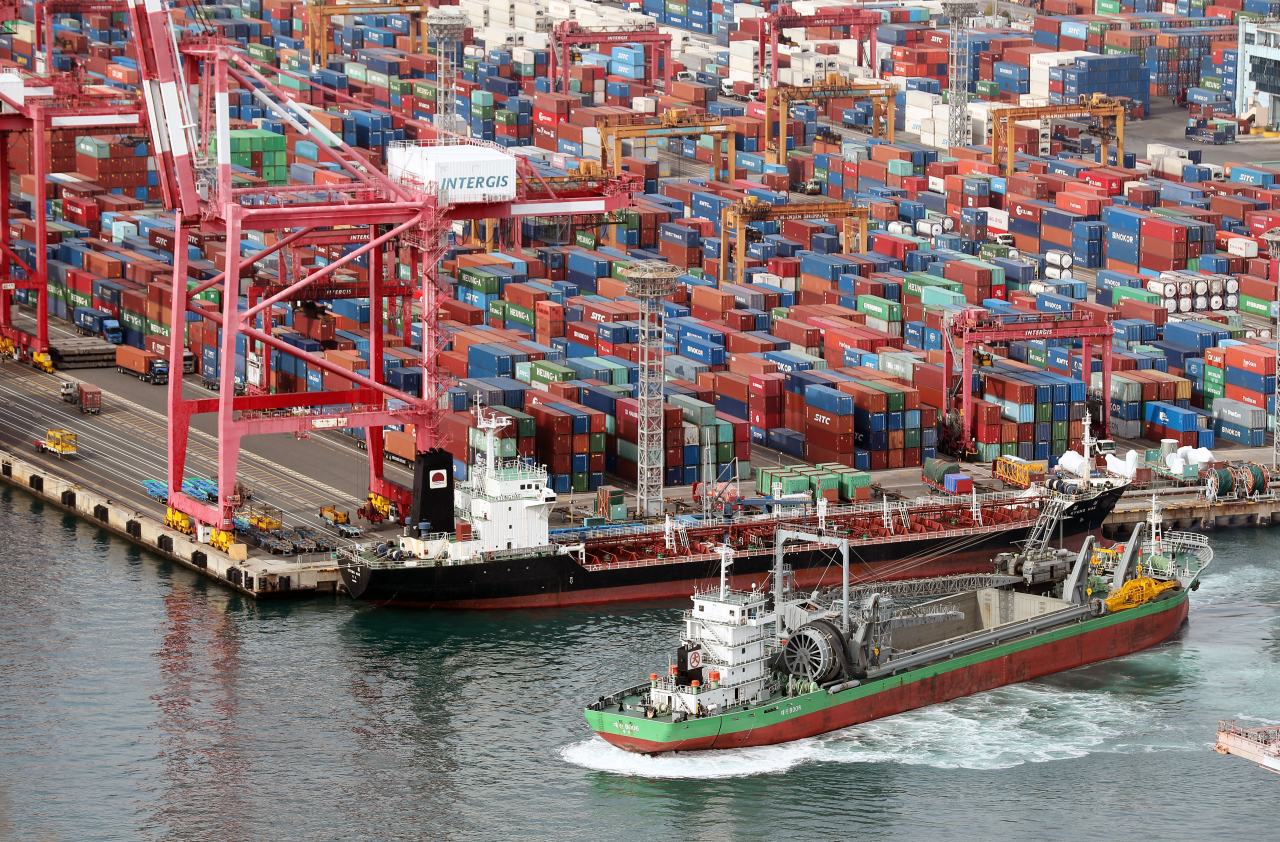 Containers are being unloaded at a port in Busan, in this file photo taken on Nov. 28 (Yonhap)