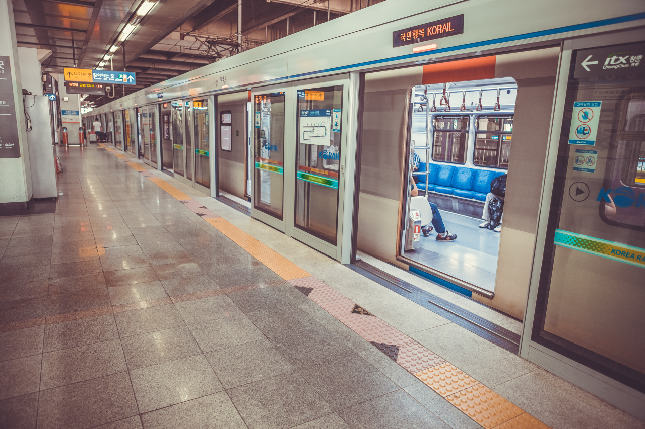 A Seoul subway train (123rf)