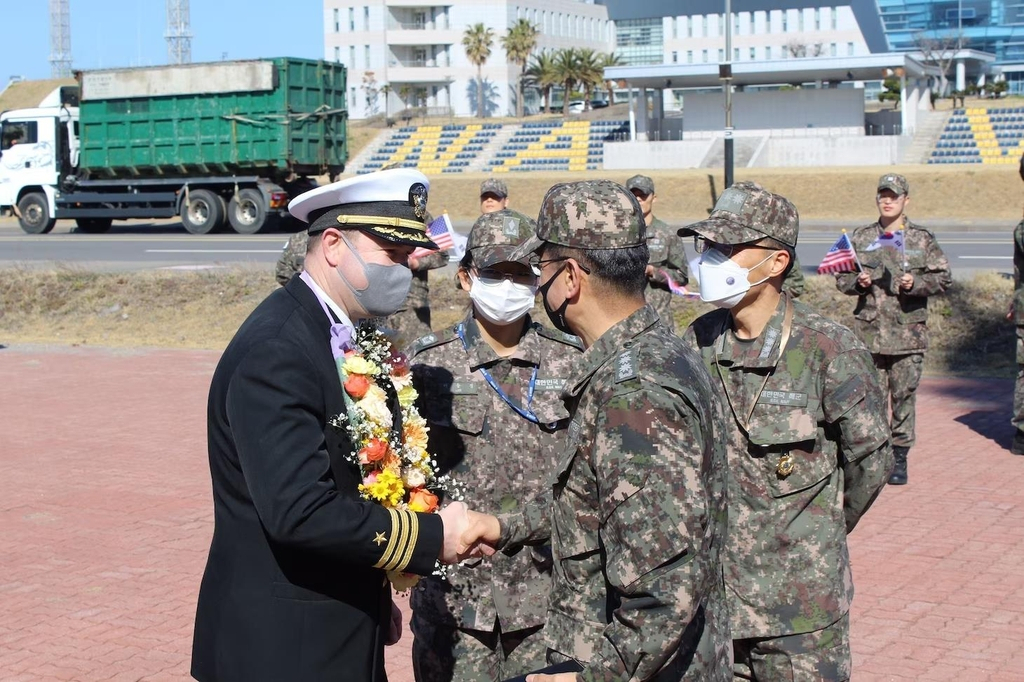This photo from the web site of the US Pacific Command shows Cmdr. Charles Cooper (left), commanding officer of USS Rafael Peralta, greeting Korean military officers during a scheduled port visit to the southern island of Jeju on Feb. 27, 2023. (Yonhap)