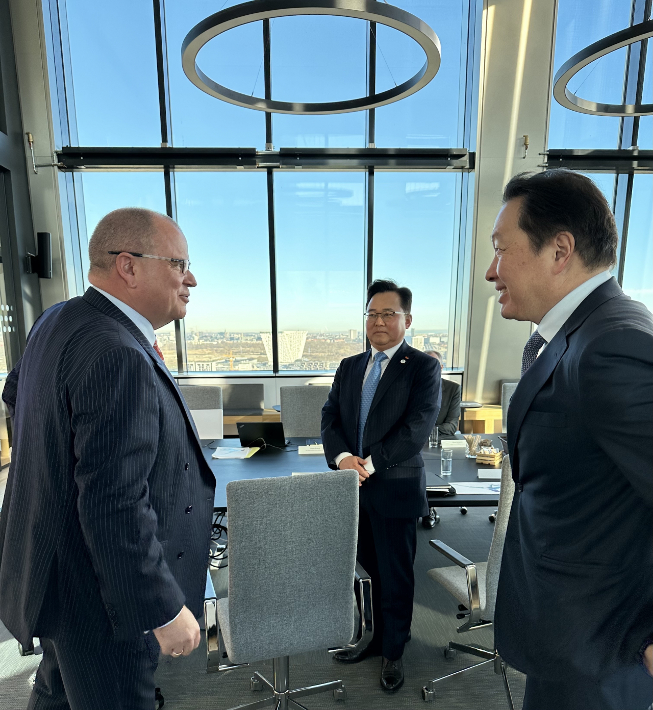 SK Group Chairman Chey Tae-won (right) meets with Vestas CEO Henrik Andersen (left) in Denmark on Thursday. (SK Group)