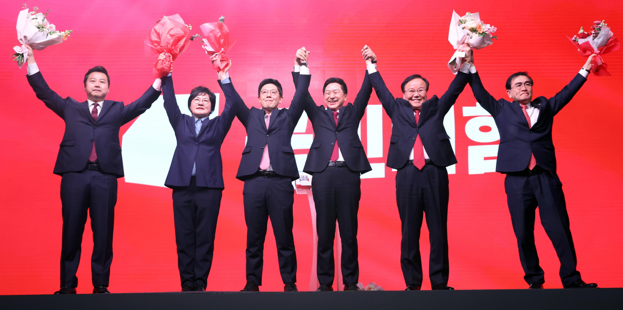 The ruling People Power Party’s newly elected leaders. From left, Jang Ye-chan; Rep. Cho Su-jin; Kim Byung-min; Rep. Kim Gi-hyeon; Kim Jae-won; and Rep. Tae Yong-ho. (Yonhap)