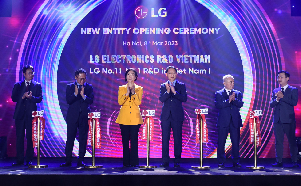 LG Electronics' senior officials and Korean Ambassador to Vietnam Oh Young-joo (third from left) attend the opening ceremony of LG Electronics Development Vietnam, the tech giant's new automotive R&D unit, in Hanoi, Vietnam on Wednesday. (LG Electronics)