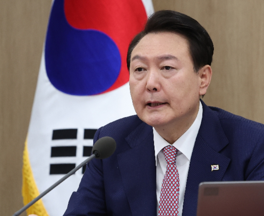 President Yoon Suk Yeol speaks at a Cabinet meeting held Tuesday in Seoul. (Yonhap)