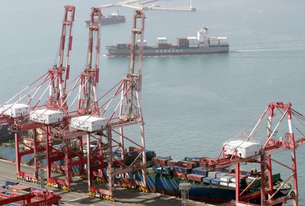 A ship carrying containers leaves a port in the southeastern city of Busan last Friday. (Yonhap)