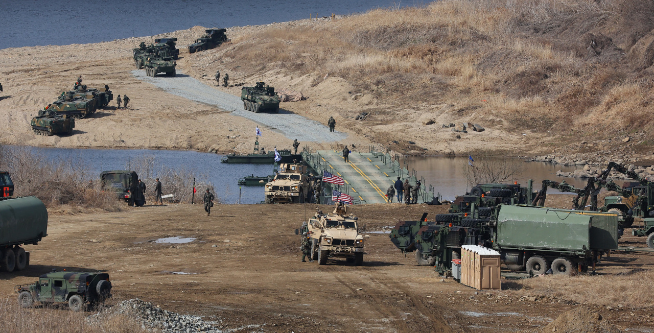 Armored vehicles are on standby in the border town of Yeoncheon, 62 kilometers north of Seoul, on Monday as South Korea and the United States started their 11-day Freedom Shield joint exercise. (Yonhap)