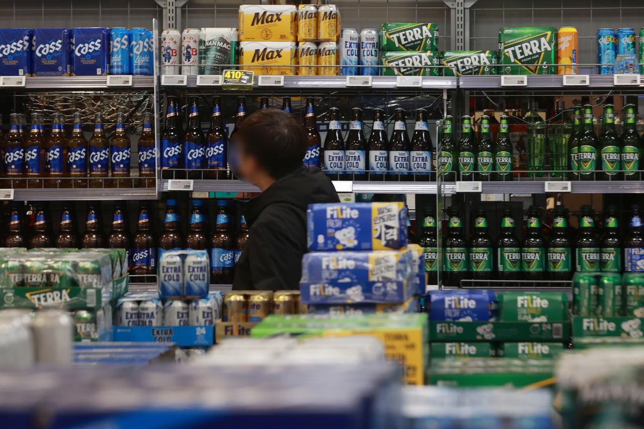 Beer products are shown at a discount store located in Seoul, Monday. (Yonhap)
