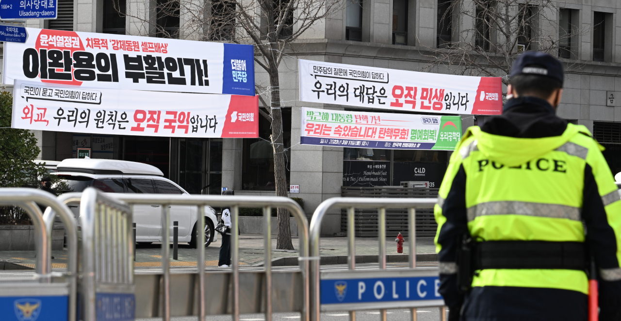 Banners of political parties adorn a street in front of the National Assembly in Yeouido, Seoul. Im Se-joon / The Korea Herald