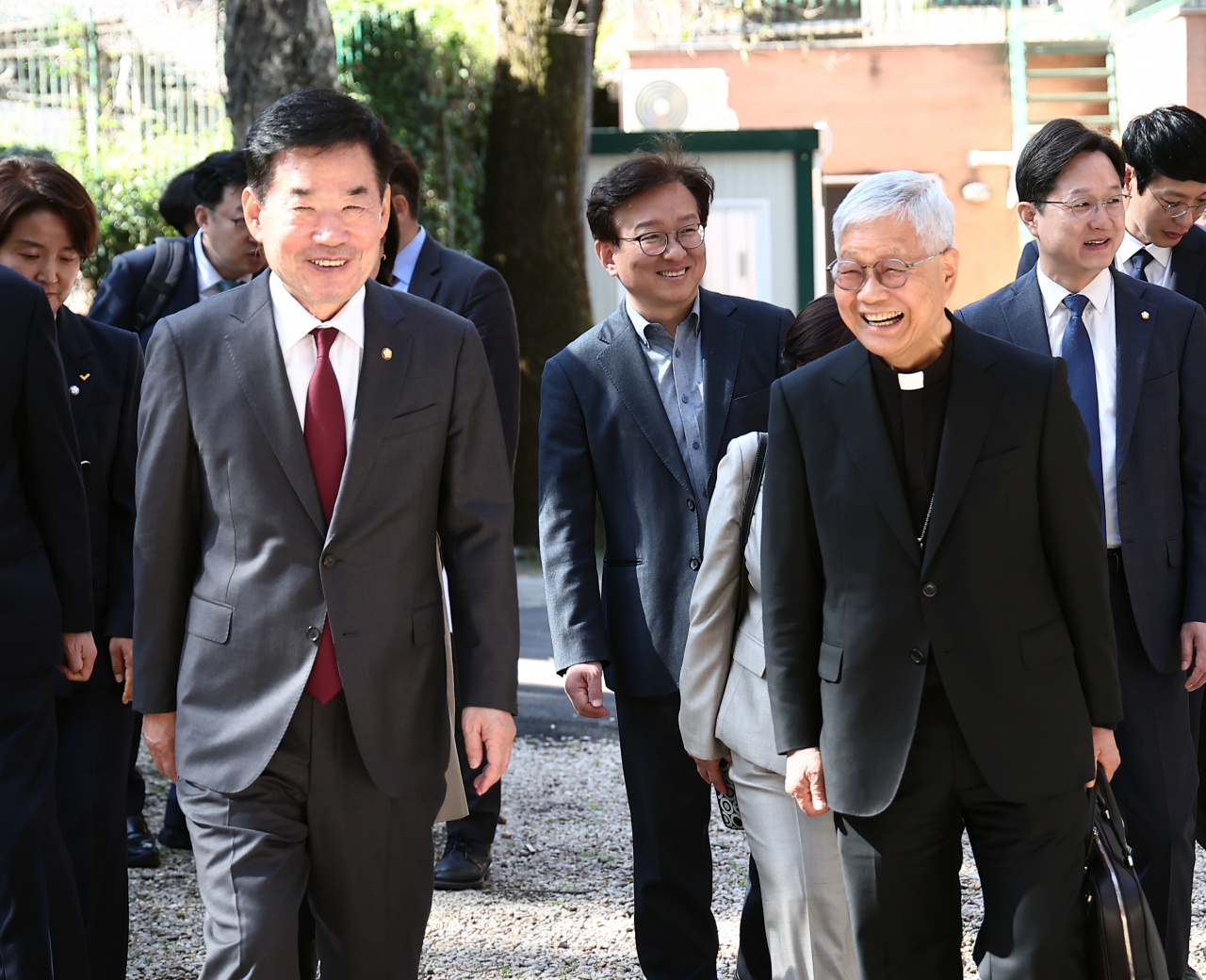 National Assembly Speaker Kim Jin-pyo (left) meet with Cardinal Lazzaro You Heung-sik on Monday. (Kim’s office)