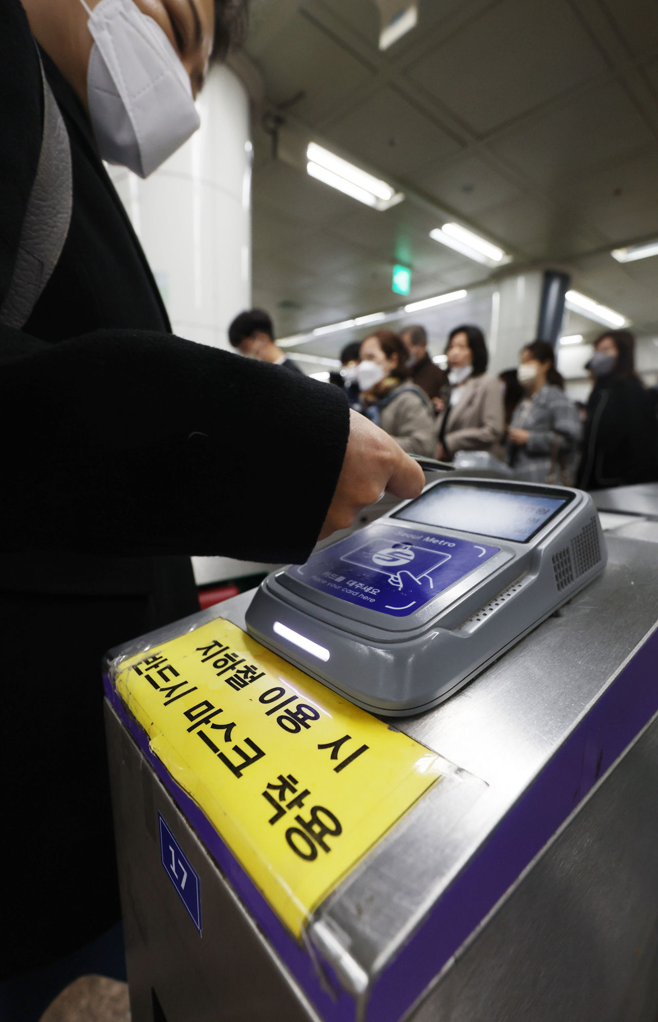 The mask mandate for public transportation will be lifted from March 20. (Yonhap)