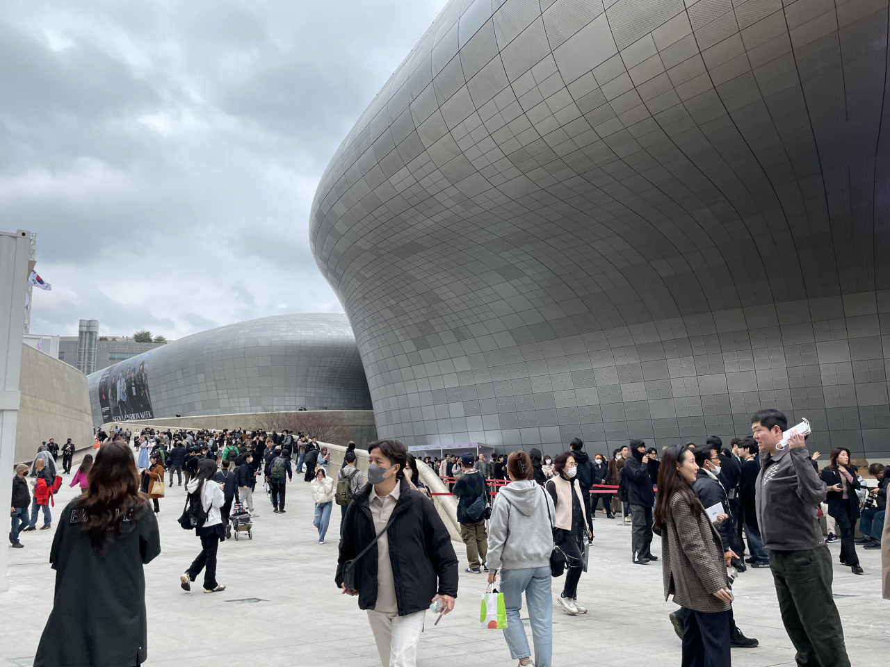 People wait to enter the 2023 Seoul Fashion Week at Dongdaemun Design Plaza, Jung-gu, Seoul, Wednesday. (Kim Da-sol/The Korea Herald)