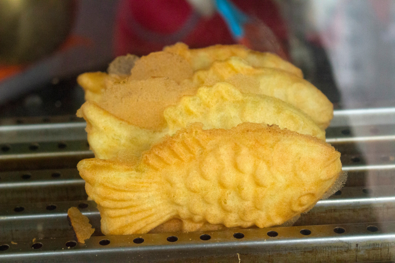 Korean fish-shaped bread with red bean filling (Bungeoppang