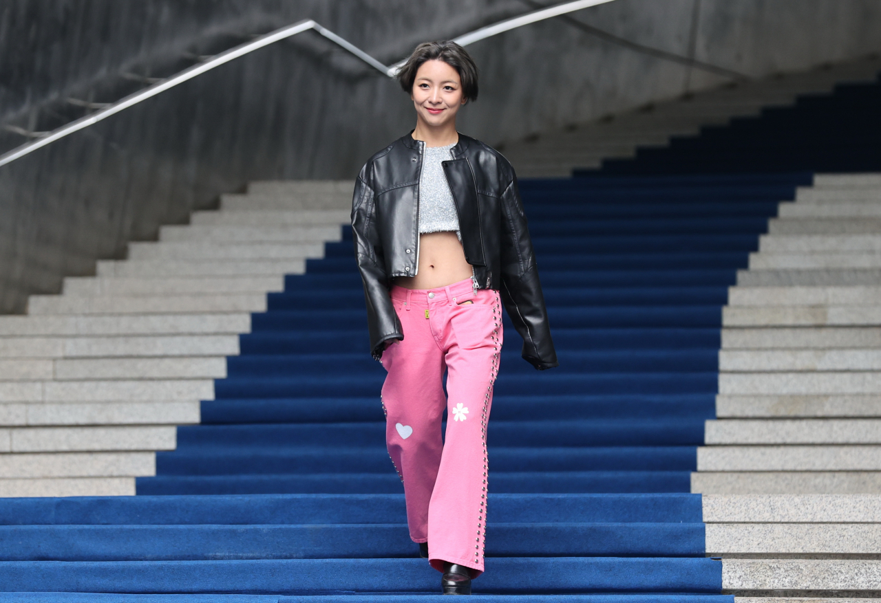 Luna of girl group f(x) poses for picture at 2023 Seoul Fashion Show held at Dongdaemun Design Plaza in Jung-gu, Seoul, Friday. (Yonhap)