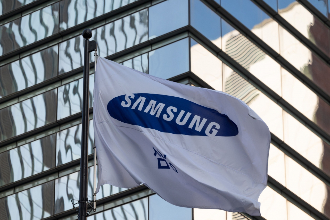 A Samsung flag flies outside its office building in southern Seoul. (Bloomberg)