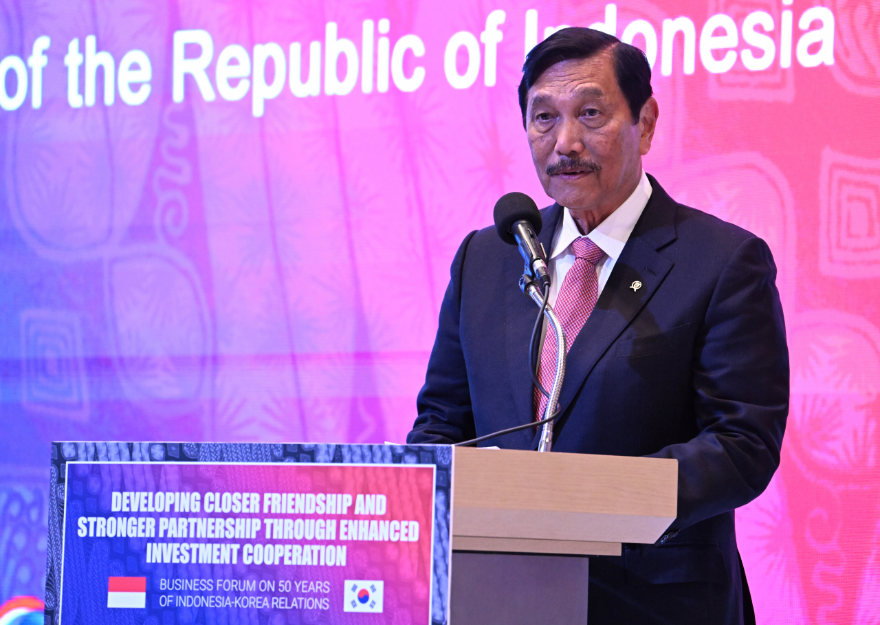 Luhut Binsar Pandjaitan, Indonesian Coordinating Maritime and Investment Affairs Minister, delivers his keynote speech at a business forum co-hosted by Herald Corp. in Seoul on Friday. (Lee Sang-sub/The Korea Herald)