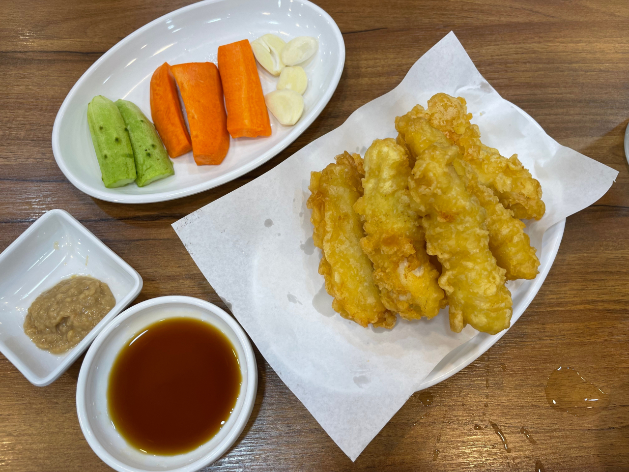 Deep-fried fish (Kim Da-sol/The Korea Herald)