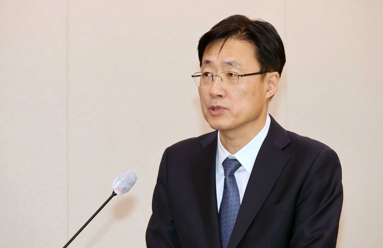 Seoul High Court Judge Kim Hyung-du speaks during a confirmation hearing of the Legislation and Judiciary Committee at the National Assembly on Tuesday. (Yonhap)