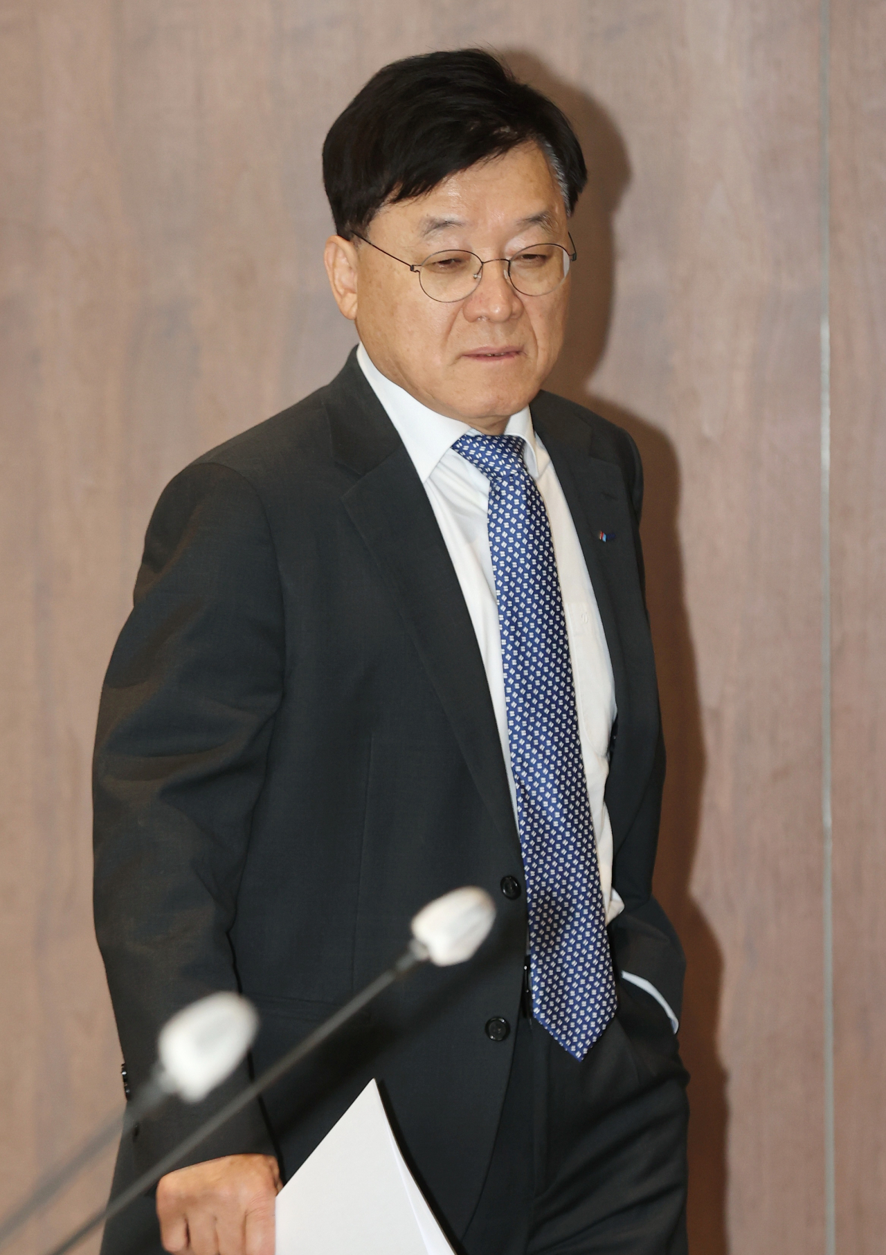 Korea International Trade Association Vice Chairman Jeong Marn-ki attends a press conference held in Samseong-dong, Seoul, on Tuesday. (Yonhap)