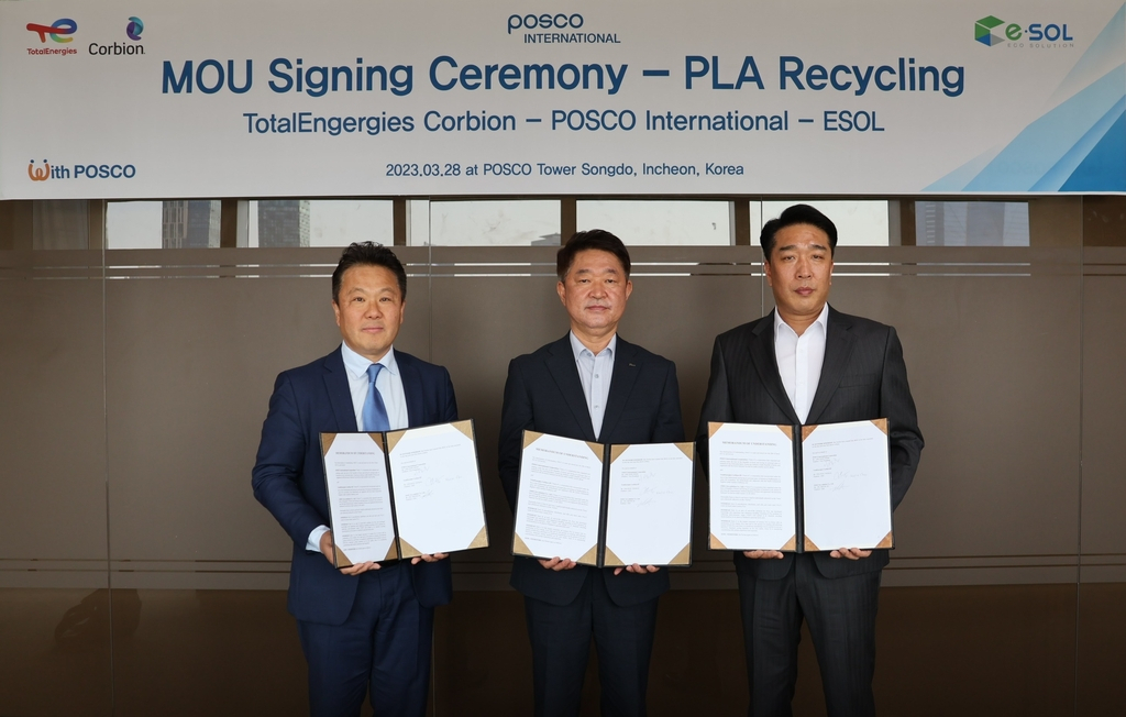 Kevin Cho, head of TotalEnergies Corbion Korea & ANZ; Lee Sang-hoon, executive vice president at Posco International and Oh Hong-ki, president of Esol, (from left to right) pose for a photo during a signing ceremony on bioplastic recycling on Friday. (Posco International)