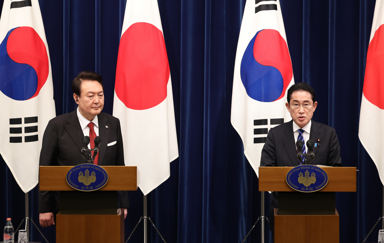 Japanese Prime Minister Fumio Kishida (right) speaks during a joint news conference with President Yoon Suk Yeol after their summit in Tokyo on Mar. 16, in this file photo. (Yonhap)