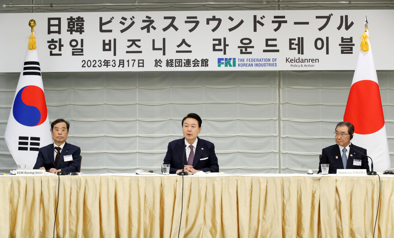 This file photo shows South Korean President Yoon Suk Yeol (center) speaking during the South Korea-Japan Business Roundtable at the Japan Business Federation, or Keidanren, in Tokyo on Mar. 17. (Yonhap)