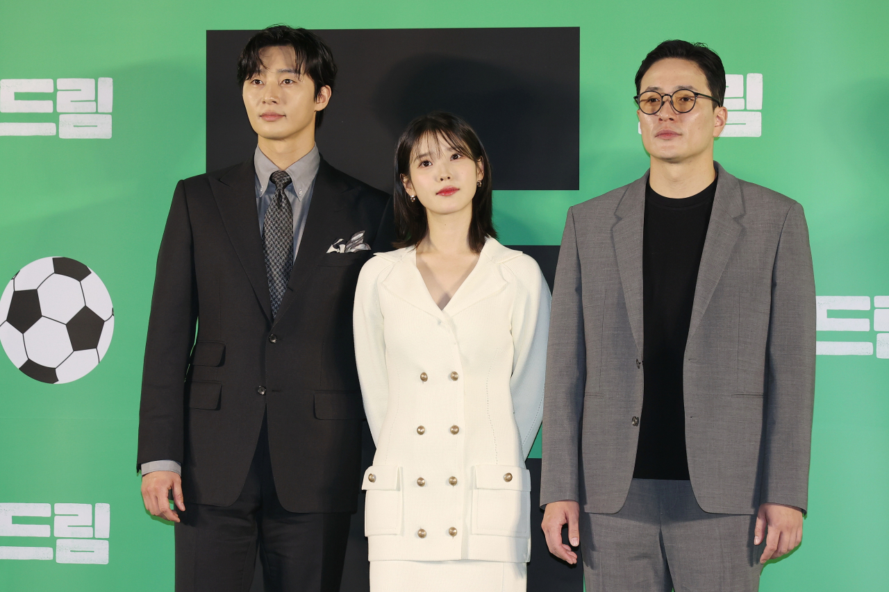 Actors Park Seo-joon, IU, director Lee Byeong-heon of “Dream” pose for a photo during a press conference held in Seoul, Thursday. (Yonhap)