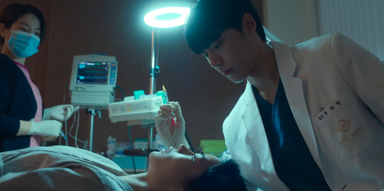 A screenshot shows Lim Ji-yeon and Lee Do-hyun in 