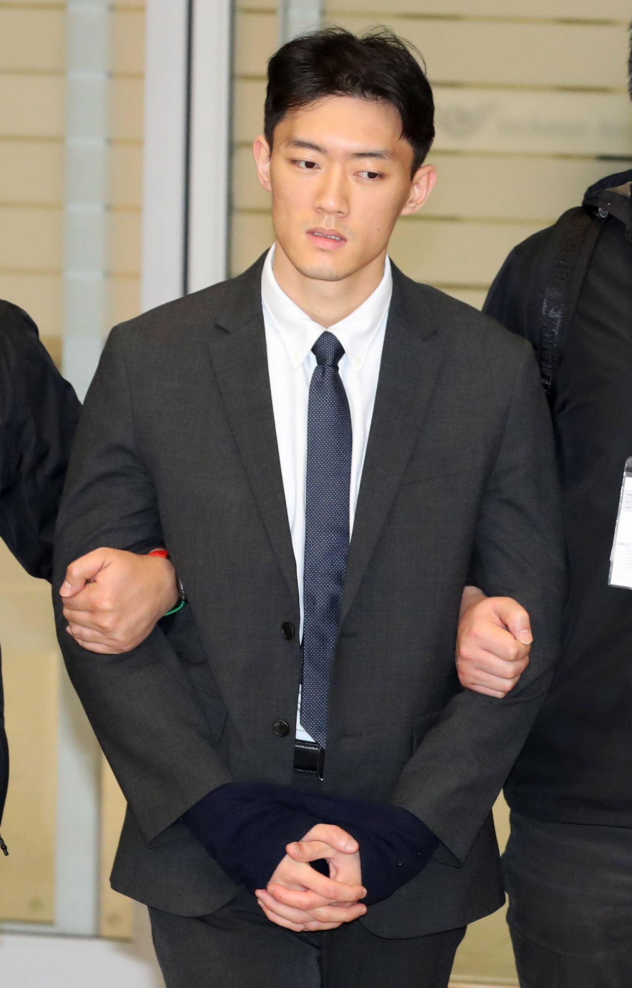 Chun Woo-won, the grandson of ex-President Chun Doo-hwan, was arrested on suspicion of illegal drug use upon entering the arrival gate of Incheon International Airport Terminal 2, Tuesday. (Lee Sang-sub/The Korea Herald)