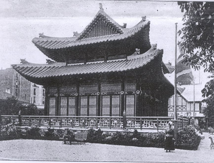 The Korean pavilion at the 1900 Paris Expo (Cheongju Early Printing Museum)