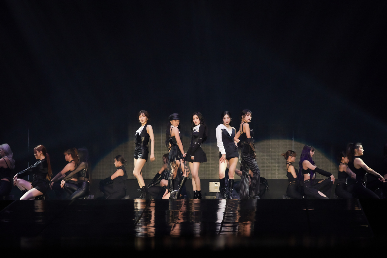 Red Velvet kicks off the last day of their 4th concert, 