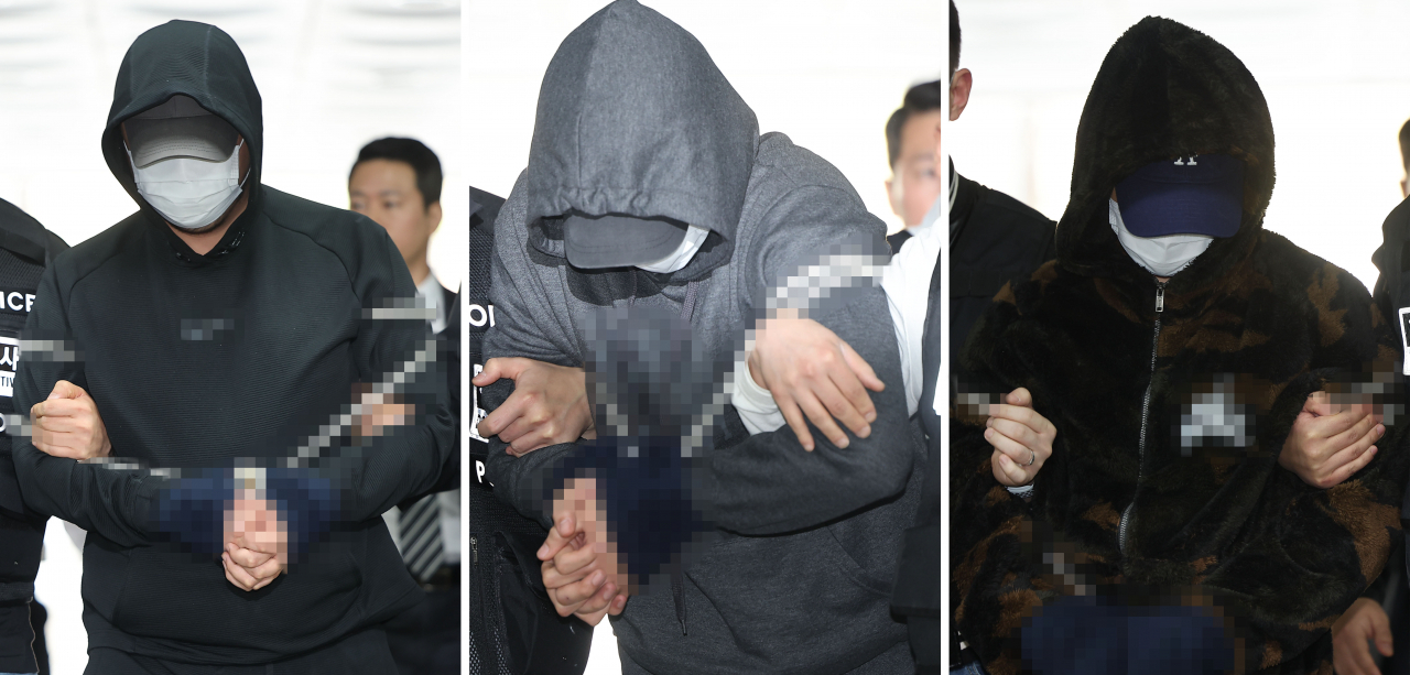 Gangnam murder suspects attend an arrest warrant hearing at the Seoul Center District Court on Monday. (Yonhap)