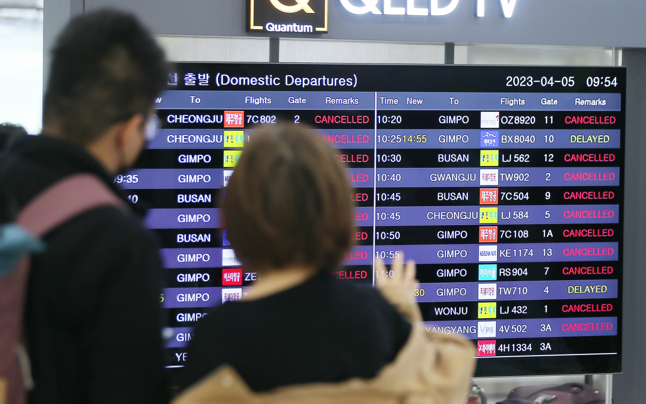 An electronic signboard at Jeju International Airport on the southern Jeju Island shows flights canceled or delayed on Wednesday, due to gusty winds. (Yonhap)