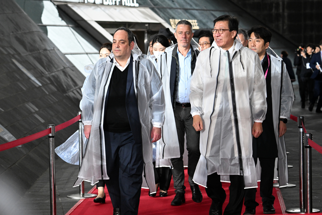 The Bureau International des Expositions (BIE) delegation and Busan Mayor Park Heong-joon (front right) enter on a red carpet to attend the 