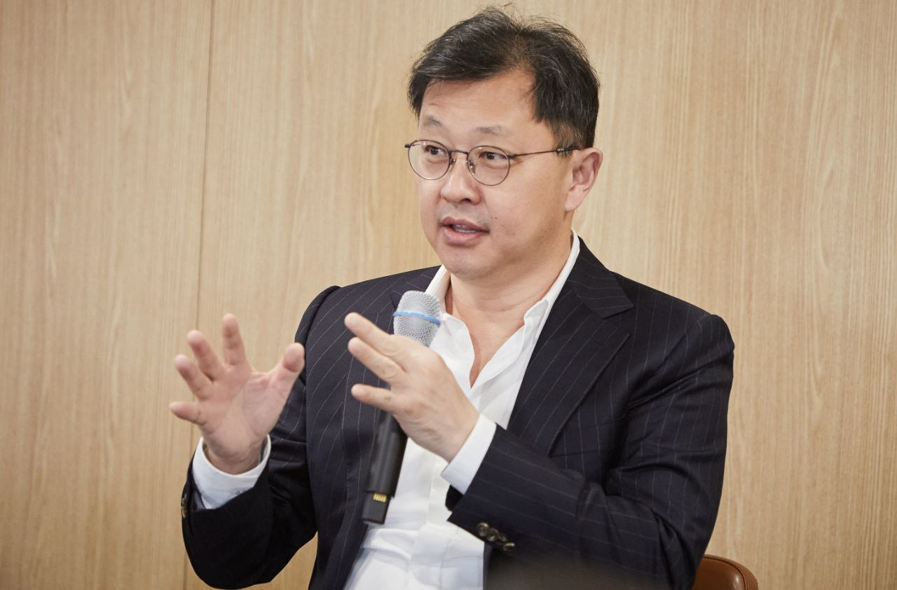 SK On Executive Vice Chairman Chey Jae-won talks during a town hall meeting held at SK On's Gwanhun Building in Jongno-gu, Seoul, on Wednesday. (SK On)