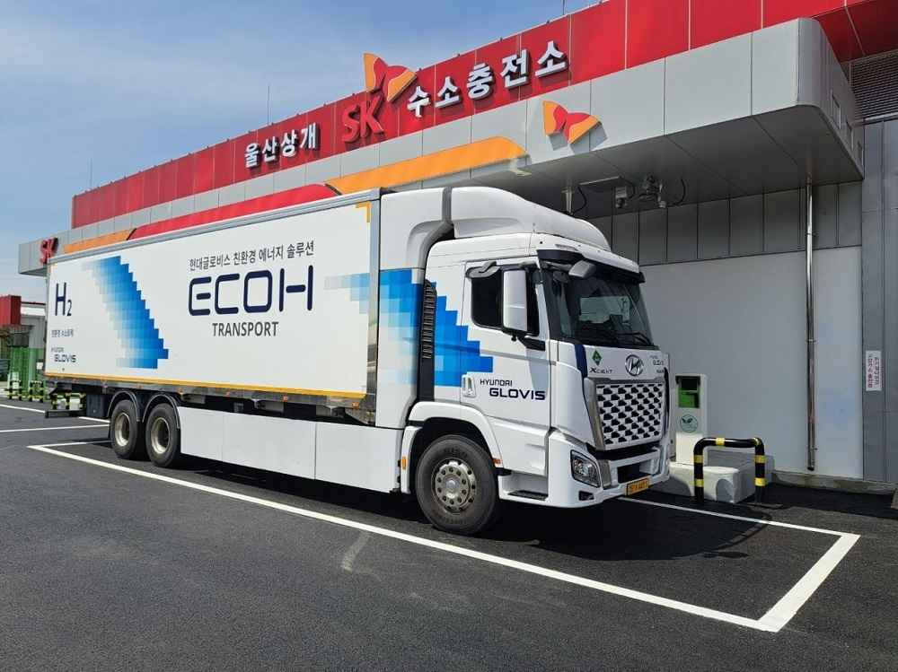 A hydrogen-powered truck is parked at SK Hydrogen Charging Station in Sanggae-dong, Ulsan, on April 7. (SK Energy)