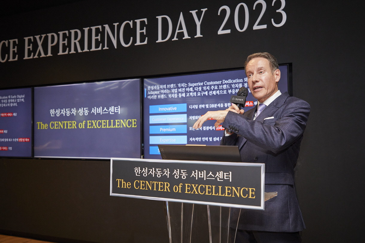 Ulf Ausprung, CEO of Han Sung Motor, speaks to reporters at the Seongdong Service Center in Seoul on Thursday. (Han Sung Motor)