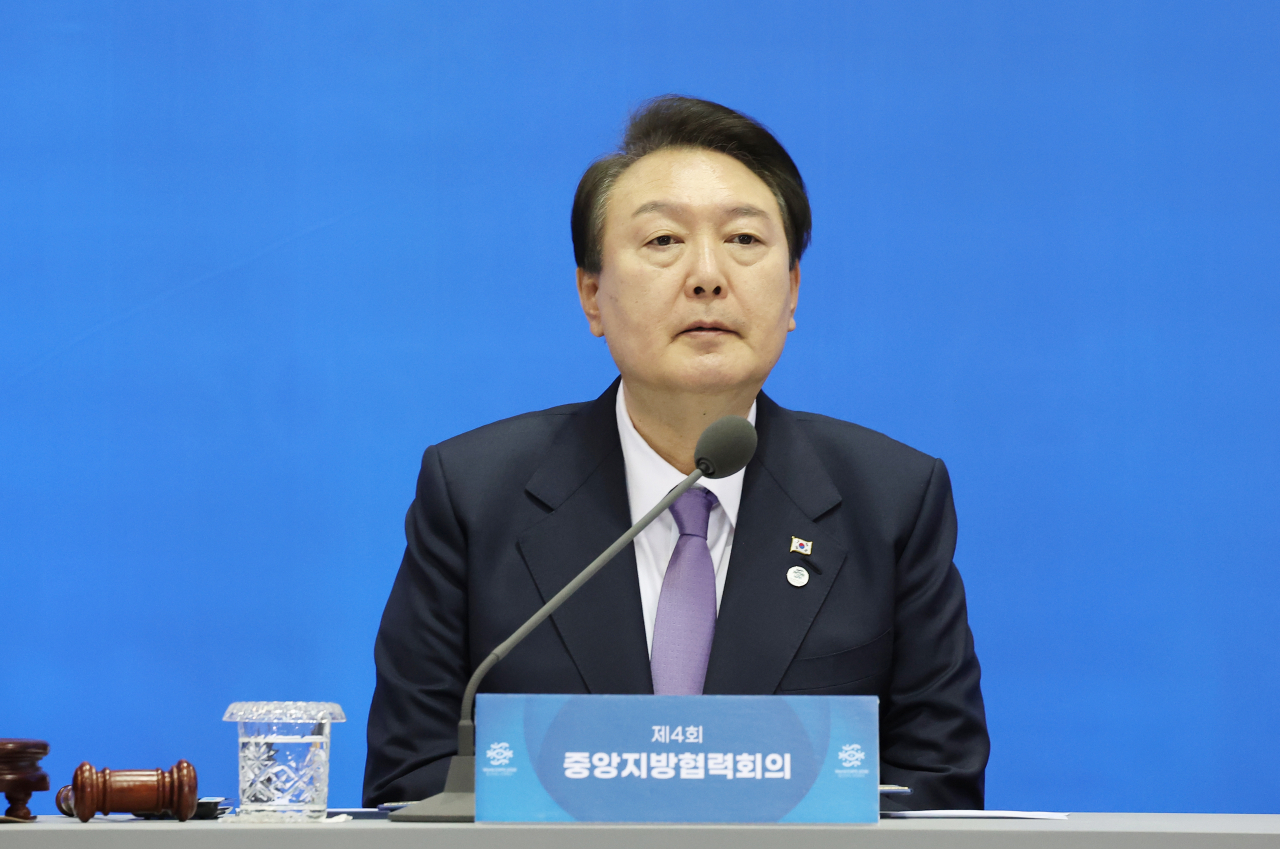 President Yoon Suk Yeol presides over a meeting on promoting cooperation between the central government and local governments at the BEXCO exhibition center in the port city of Busan,<strong></strong> 325 kilometers southeast of Seoul last Thursday. (Yonhap)