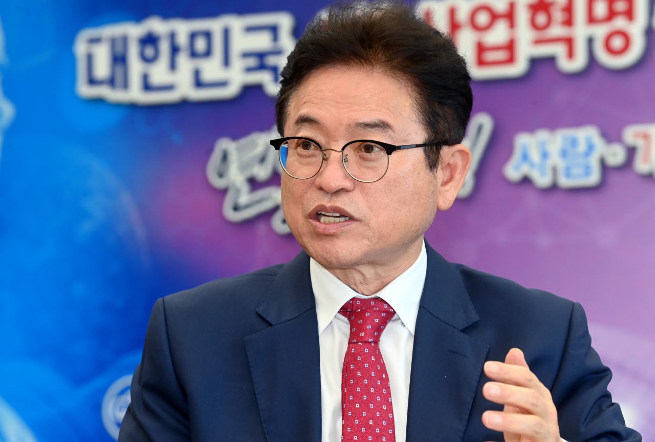 North Gyeongsang Province Gov. Lee Cheol-woo (North Gyeongsang Province)