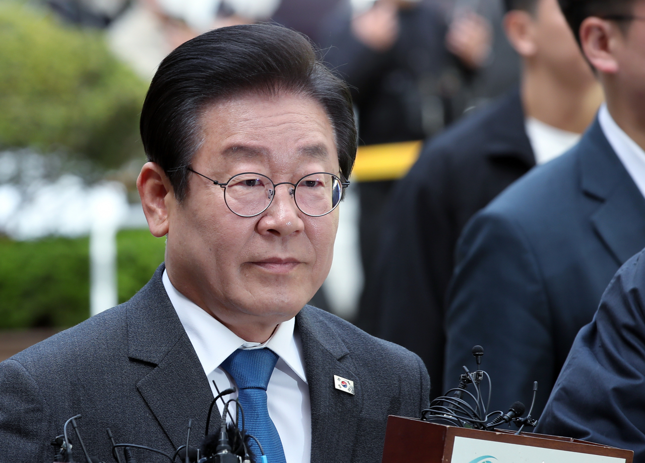 Democratic Party of Korea Chairman Lee Jae-myung enters a courtroom to attend a trial as a defendant at the Seoul Central District Court on Friday. (Yonhap)