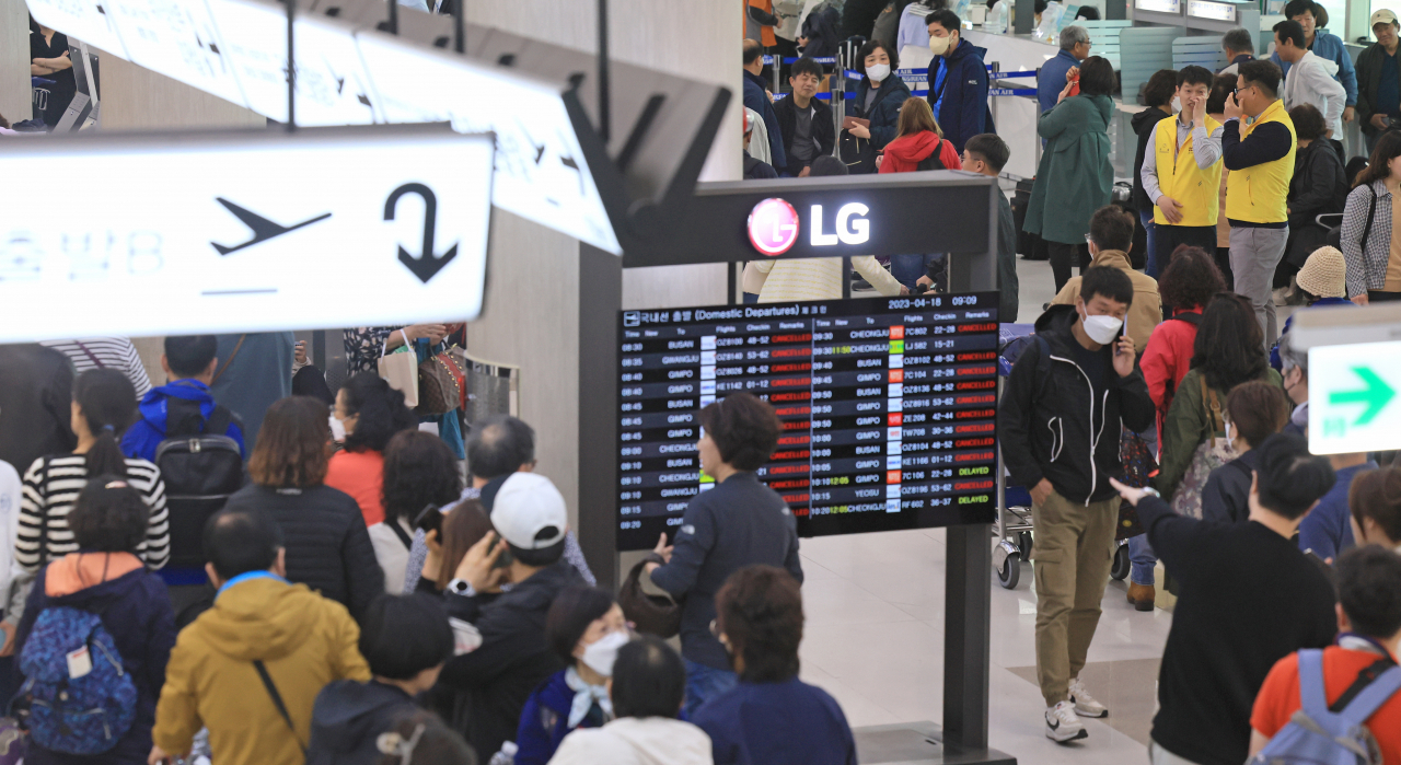 Passengers are stranded at Jeju International Airport on the southern Jeju Island on Tuesday, as flights are canceled due to strong winds. (Yonhap)