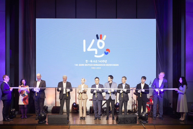 German Ambassador to Korea Michael Reiffenstuel (fourth from left) takes part in the kickoff ceremony for the 140th anniversary of German-Korean ties at Signiel Seoul in Songpa-gu, Seoul, on April 4. (German Embassy in Seoul)