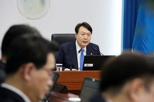 President Yoon Suk Yeol speaks during a Cabinet meeting at the presidential office in Seoul last Tuesday (Yonhap)